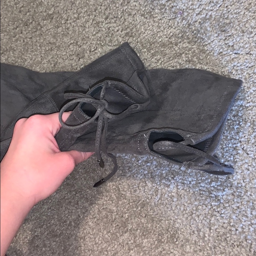 Shoes - Picture 4 of 6